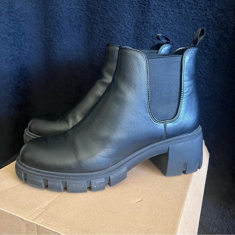 Steve Madden Black leather boots sz.10